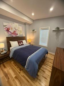 Кровать или кровати в номере Family Stay Near Niagara Falls