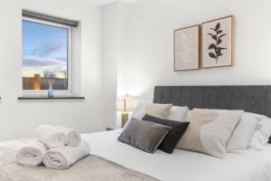 Ένα ή περισσότερα κρεβάτια σε δωμάτιο στο Luxurious Modern 2 Bedroom Apartment with Terrace