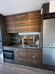 Η κουζίνα ή μικρή κουζίνα στο Incredible 2 rooms, sun terrace view, slope Incroyable appartement, six personnes Tout, pédestre, commerces et piste, Immense terrasse, vue panoramique montagne et pistes