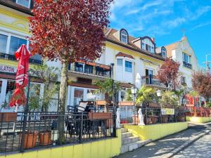 The building in which a szállodákat is located