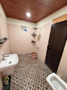 Phòng tắm tại Tusker & Gaur - Bandipur