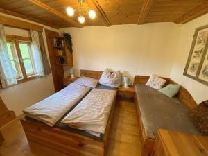 Postel nebo postele na pokoji v ubytování Kalchbauer Hütte