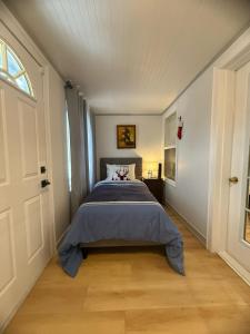 Кровать или кровати в номере Family Stay Near Niagara Falls