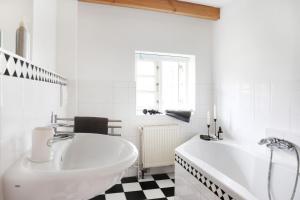 Et badeværelse på Kembser Cottage - Ostholstein - NEU! + 31 billeder