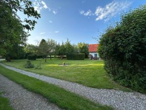 a gravel path through a garden with a house at Kembser Kate - Ostholstein - NEU! in Behrensdorf
