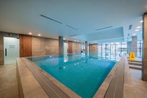 a large swimming pool in a building at APT Nadmorskie - GreenPort z basenem i strefą SPA in Kołobrzeg