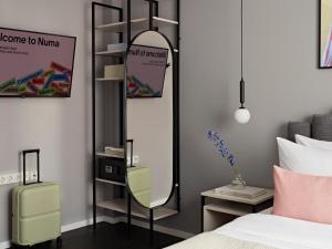 Una cama o camas en una habitación de Numa Berlin Boxer 31 fotos más