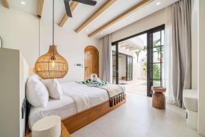 Postel nebo postele na pokoji v ubytování New 1BR Pool Villa Walk to Nyang Nyang Beach + 21 fotografií