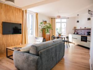 a living room with a couch and a table at Baie Marine in Le Crotoy +10 photos