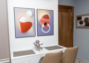 een witte tafel met vier foto's aan de muur bij 1 bedroom luxury apartment, Pent unit in Accra