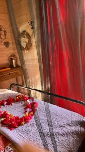 Ένα ή περισσότερα κρεβάτια σε δωμάτιο στο Cabane & Dîner Gourmet Inclus