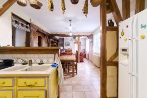 Η κουζίνα ή μικρή κουζίνα στο Gite Des 3 Étangs