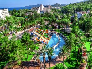 Swimmingpoolen hos eller tæt på Queen's Park Resort Göynük