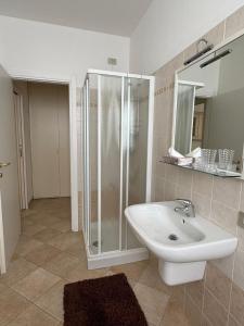 Et badeværelse på The Home of Sun - Apartments in Villa