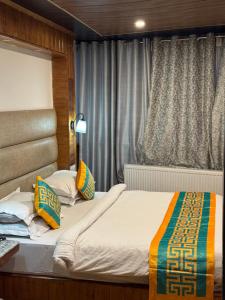 Rúm í herbergi á Hostel Dejavu