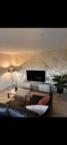 Et tv og/eller underholdning på Ågotnes Cozy Apartment + 13 billeder