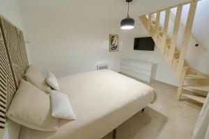 Μια τηλεόραση ή/και κέντρο ψυχαγωγίας στο Charmant appartement au centre ville de Cavaillon