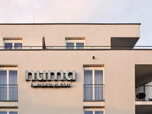 Un certificado, premio, cartel u otro documento en Numa Berlin Boxer