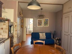 Η κουζίνα ή μικρή κουζίνα στο T2 cœur de ville La Londe-Les-Maures