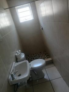 Et badeværelse på Bellville Backpackers + 7 billeder