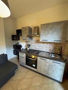 Η κουζίνα ή μικρή κουζίνα στο gioiellò appartamento +5 φωτογραφίες