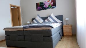 a bed with pillows on top of it in a room at Fewo Rheinwein 1 "ausgezeichnet zum wandern und radfahren" mit Wallbox in Boppard