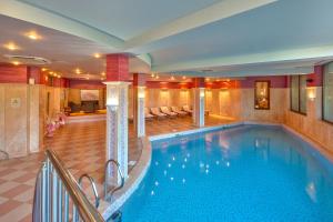 a large swimming pool in a hotel room at Hotel Club Central in Hisarya