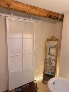 Phòng tắm tại Forest View, ganzes Haus 100qm, 2 Schlafzimmer, 2 Bäder, Badewanne, Garten & Terrasse