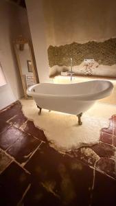 Phòng tắm tại Forest View, ganzes Haus 100qm, 2 Schlafzimmer, 2 Bäder, Badewanne, Garten & Terrasse