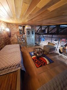 En eller flere senge i et værelse på La Forja Garage + 9 billeder