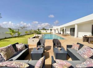 Bazén v ubytování Villa Blanche nebo v jeho okolí