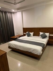 a bedroom with a large bed in a room at The Namami Tapovan in Rishīkesh