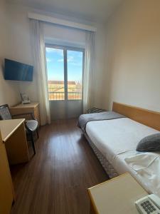 TV a/nebo společenská místnost v ubytování Mokinba Hotels Sant'Ambroeus