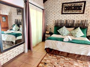 Postel nebo postele na pokoji v ubytování Lion's Guesthouse and The Buck&Lion Restaurant + 100 fotografií