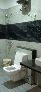 Ванная комната в Sirtaj Suites