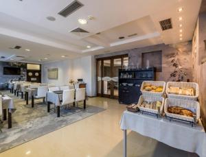 Φαγητό σε αυτό το διαμέρισμα ή κάπου εκεί κοντά