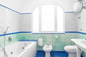 Et badeværelse på Villa Svevo Positano + 38 billeder