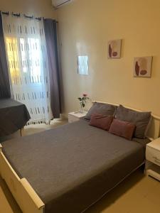 Ένα ή περισσότερα κρεβάτια σε δωμάτιο στο Chez Camille a Zac Mbao