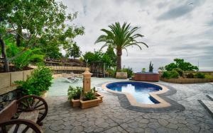 a swimming pool with a fountain in a yard at Villa Carlitos by Villas Vista Gomera in Adeje