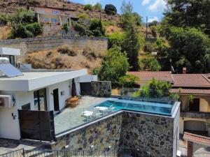 Πισίνα στο ή κοντά στο Kakopetria Luxury Villa w pool