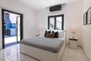 Ένα ή περισσότερα κρεβάτια σε δωμάτιο στο Kakopetria Luxury Villa w pool +18 φωτογραφίες