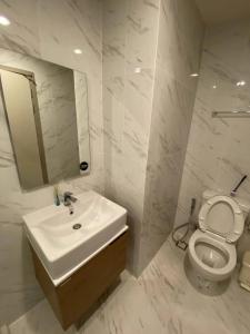 Et badeværelse på Bangna Apartment Ideo