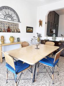 Гостиная зона в Maison ltoile de Sidi Bou Sad - 360 Sea View