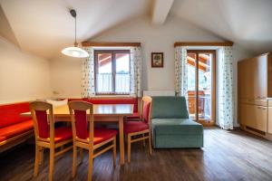 a dining room with a table and chairs at Ausserraingut in Flachau