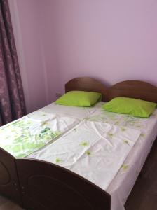 Кровать или кровати в номере Guest House na Komarov 1