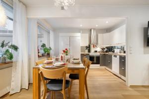 Η κουζίνα ή μικρή κουζίνα στο Santalux City Suite, Sauna