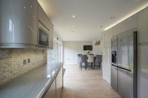 Køkken eller tekøkken på Spacious 4 Bed House - Sleeps 8