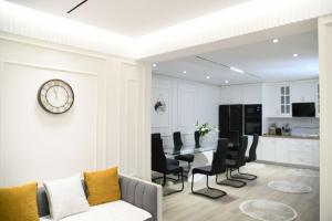 TV/trung tâm giải trí tại Villa Royale