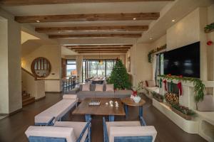 TV a/nebo společenská místnost v ubytování NTVILLA HỒ XUÂN HƯƠNG Đà Lạt