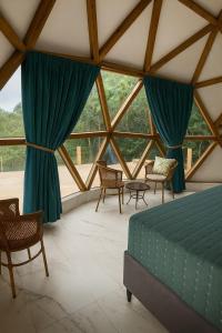 Χώρος καθιστικού στο Chalés Pura Vida